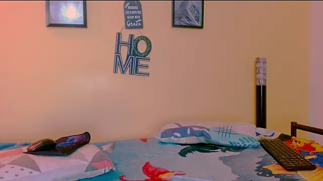 Snapshot of sexiempoderada18 chatting on February 25, 1:21 pm sexiempoderada18 online show from February 25, 1:21 pm