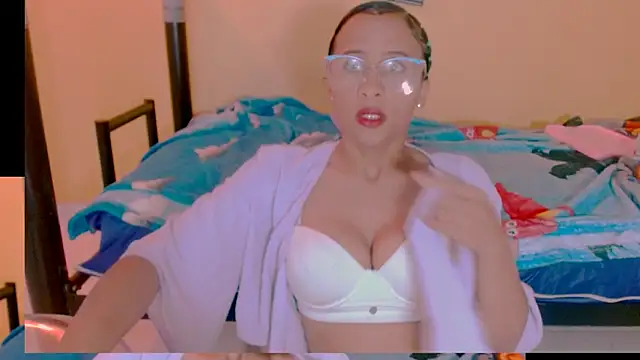 sexiempoderada18 online show from April 13, 2:00 pm