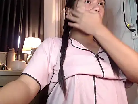 Snapshot of Mooree_naba chatting on May 25, 12:05 am Mooree naba online show from May 25, 12:05 am