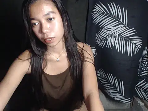 urgirlyflor online show from April 18, 11:36 am