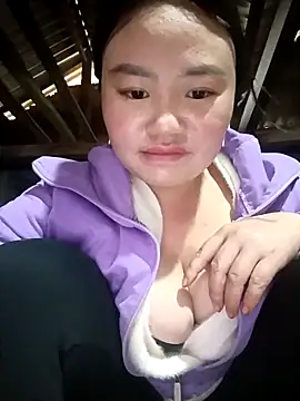 Snapshot of lisn-cute chatting on February 12, 2:39 am lisn-cute online show from February 12, 2:39 am