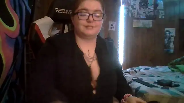 Snapshot of thatskarma chatting on February 18, 5:03 am thatskarma online show from February 18, 5:03 am