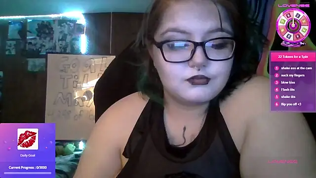 Snapshot of thatskarma chatting on February 23, 5:16 am thatskarma online show from February 23, 5:16 am