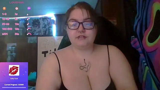 Snapshot of thatskarma chatting on March 4, 7:36 am thatskarma online show from March 4, 7:36 am