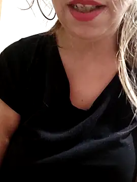 Snapshot of miel02 chatting on March 11, 9:48 am miel02 online show from March 11, 9:48 am