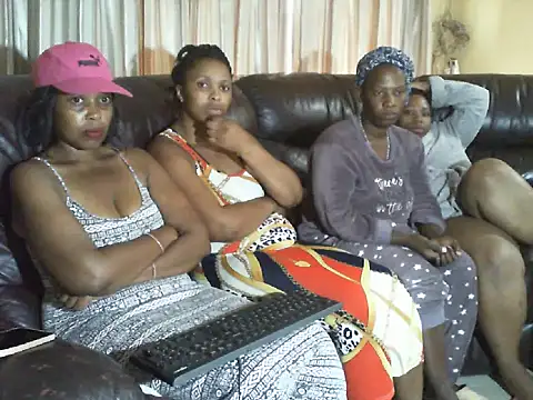 Snapshot of Caramel-Diva chatting on February 25, 7:07 am Caramel-Diva online show from February 25, 7:07 am