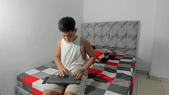 Snapshot of maykyboyx chatting on March 3, 11:21 pm maykyboyx online show from March 3, 11:21 pm