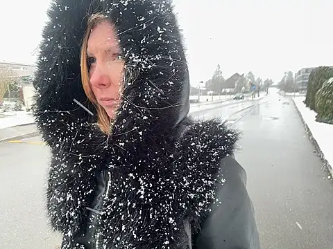 Snapshot of JenyJanys chatting on February 18, 12:01 pm JenyJanys online show from February 18, 12:01 pm