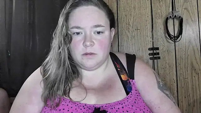 Snapshot of ladylynn13 chatting on February 14, 6:15 pm ladylynn13 online show from February 14, 6:15 pm