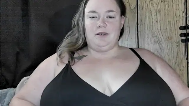 Snapshot of ladylynn13 chatting on February 24, 11:14 pm ladylynn13 online show from February 24, 11:14 pm