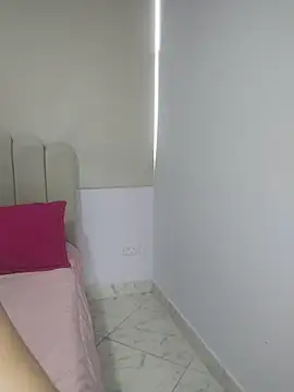 Snapshot of its_lauu_ chatting on February 9, 9:08 pm its lauu online show from February 9, 9:08 pm