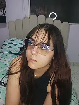 Snapshot of its_lauu_ chatting on February 23, 3:48 am its lauu online show from February 23, 3:48 am