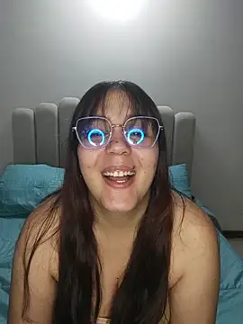 Snapshot of its_lauu_ chatting on March 3, 3:45 am its lauu online show from March 3, 3:45 am