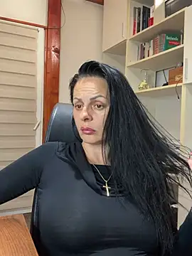 Snapshot of MiriamDelyn chatting on May 22, 7:41 pm MiriamDelyn online show from May 22, 7:41 pm