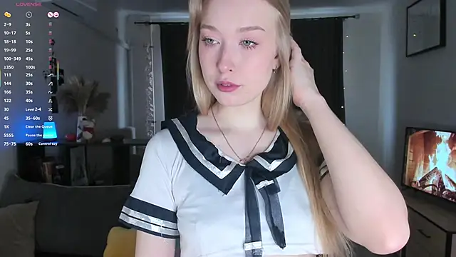 Snapshot of AmyLouWood chatting on February 23, 7:39 am AmyLouWood online show from February 23, 7:39 am