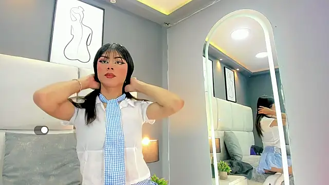 Snapshot of CuteMiaaa chatting on February 8, 9:18 pm CuteMiaaa online show from February 8, 9:18 pm