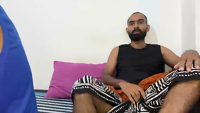 Snapshot of DesiDaddyandSon chatting on June 4, 2:50 am DesiDaddyandSon online show from June 4, 2:50 am