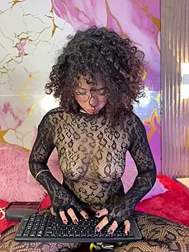 Snapshot of Woo_isDaphne chatting on May 2, 11:10 pm Woo isDaphne online show from May 2, 11:10 pm
