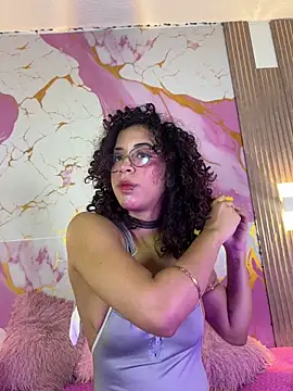 Snapshot of Woo_isDaphne chatting on May 10, 10:59 pm Woo isDaphne online show from May 10, 10:59 pm