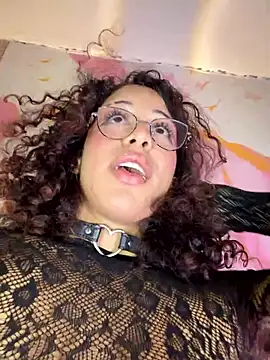 Snapshot of Woo_isDaphne chatting on May 16, 12:18 am Woo isDaphne online show from May 16, 12:18 am