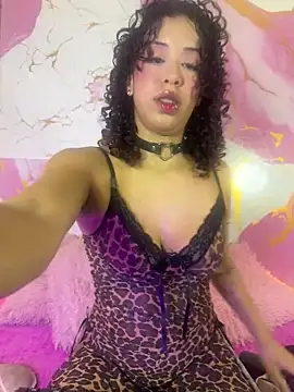Snapshot of Woo_isDaphne chatting on May 22, 10:59 pm Woo isDaphne online show from May 22, 10:59 pm