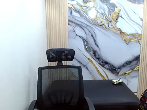 Snapshot of DaviidBuckx_ chatting on February 15, 2:30 am DaviidBuckx online show from February 15, 2:30 am