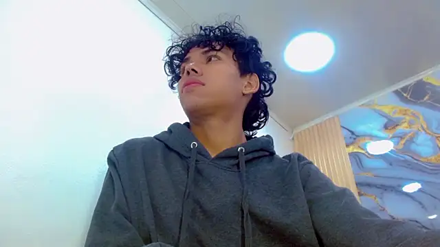 Snapshot of DaviidBuckx_ chatting on February 23, 2:42 am DaviidBuckx online show from February 23, 2:42 am