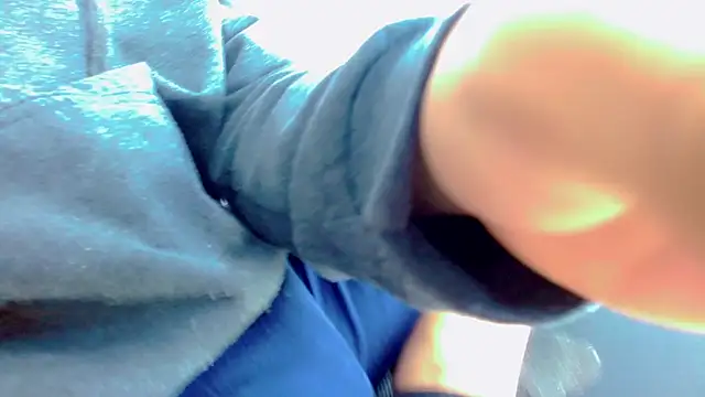 Snapshot of DaviidBuckx_ chatting on March 1, 2:08 pm DaviidBuckx online show from March 1, 2:08 pm