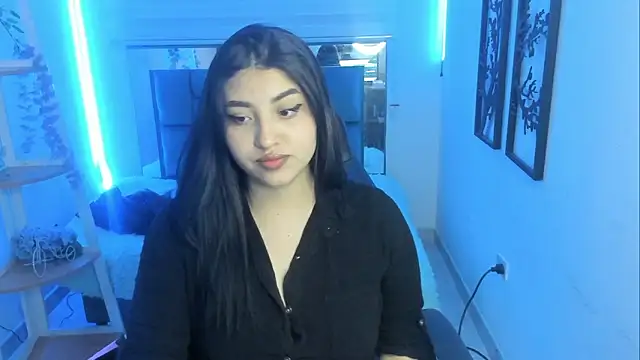 Snapshot of bloom_winxx chatting on February 10, 2:48 am bloom winxx online show from February 10, 2:48 am