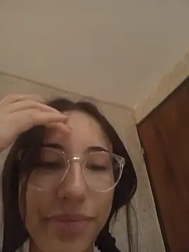 Snapshot of isaaabelaaa chatting on February 15, 11:41 am isaaabelaaa online show from February 15, 11:41 am