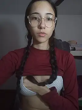 Snapshot of isaaabelaaa chatting on March 6, 1:40 pm isaaabelaaa online show from March 6, 1:40 pm