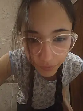 Snapshot of isaaabelaaa chatting on March 7, 11:40 am isaaabelaaa online show from March 7, 11:40 am