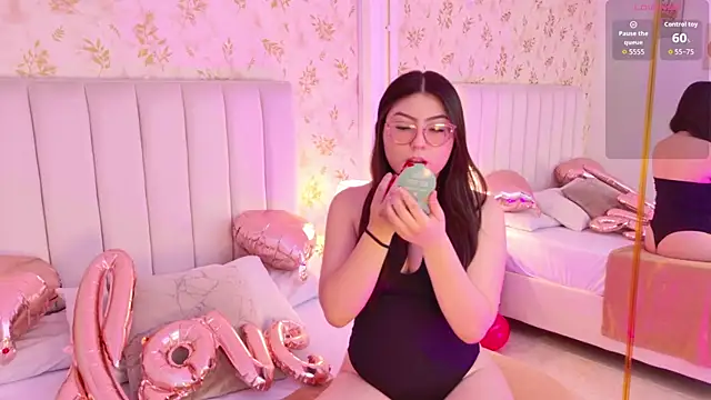 Snapshot of Mia_Reize chatting on February 9, 12:20 pm Mia Reize online show from February 9, 12:20 pm