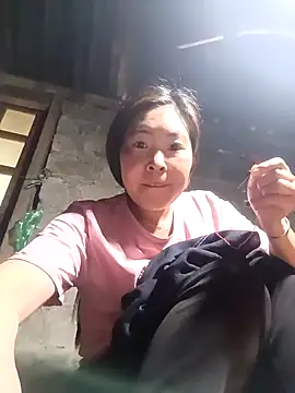 Snapshot of Yiyoongg chatting on February 8, 4:05 am Yiyoongg online show from February 8, 4:05 am