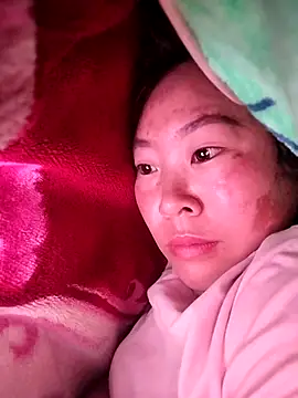 Snapshot of Yiyoongg chatting on February 9, 9:19 pm Yiyoongg online show from February 9, 9:19 pm