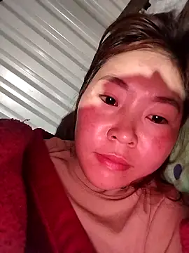 Snapshot of Yiyoongg chatting on February 12, 11:44 pm Yiyoongg online show from February 12, 11:44 pm