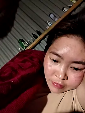 Snapshot of Yiyoongg chatting on February 19, 2:35 pm Yiyoongg online show from February 19, 2:35 pm