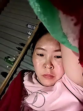 Snapshot of Yiyoongg chatting on February 27, 1:33 pm Yiyoongg online show from February 27, 1:33 pm