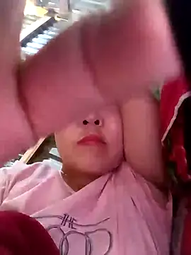 Snapshot of Yiyoongg chatting on February 28, 5:30 am Yiyoongg online show from February 28, 5:30 am