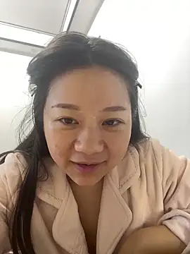 Snapshot of DDoo21 chatting on April 1, 6:47 am DDoo21 online show from April 1, 6:47 am