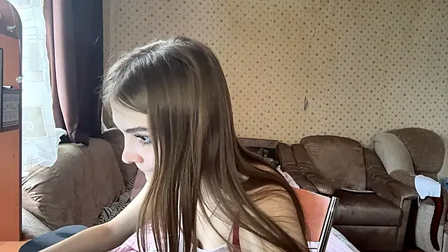 Snapshot of Babysmall_girl chatting on February 8, 11:46 am Babysmall girl online show from February 8, 11:46 am