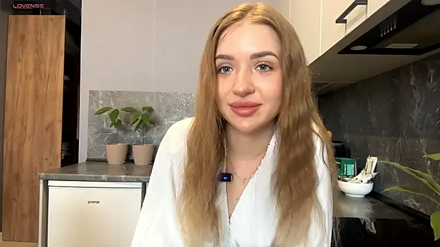 Snapshot of BeaCazin chatting on February 21, 6:47 am BeaCazin online show from February 21, 6:47 am