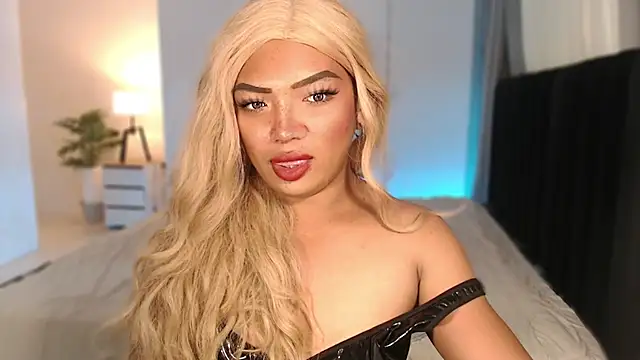 Snapshot of Ur_Sexybuttercup69 chatting on February 26, 6:45 am Ur Sexybuttercup69 online show from February 26, 6:45 am