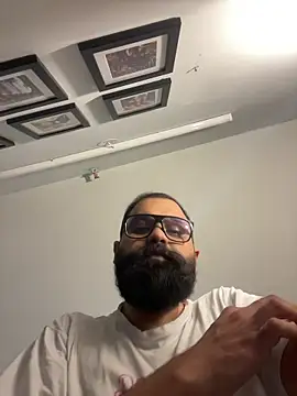 Snapshot of beerboy2222 chatting on June 21, 9:34 am beerboy2222 online show from June 21, 9:34 am