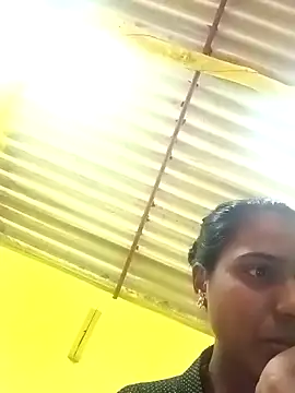 Snapshot of Shivani_39 chatting on February 9, 9:13 am Shivani 39 online show from February 9, 9:13 am