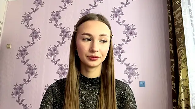 Snapshot of LacieHelaire chatting on March 3, 7:25 am LacieHelaire online show from March 3, 7:25 am