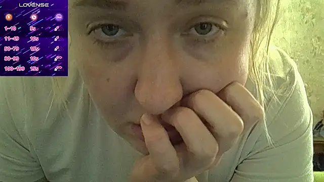 Snapshot of CurvyWild_Lady30 chatting on April 22, 9:22 am CurvyWild Lady30 online show from April 22, 9:22 am