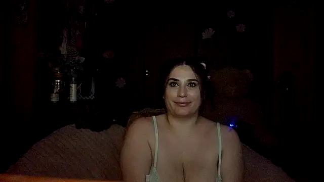 Snapshot of VelvetBrunetteXo chatting on June 5, 8:20 am VelvetBrunetteXo online show from June 5, 8:20 am