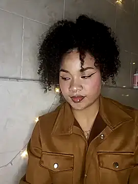 Snapshot of BrianaSweetxxx chatting on March 3, 3:01 am BrianaSweetxxx online show from March 3, 3:01 am