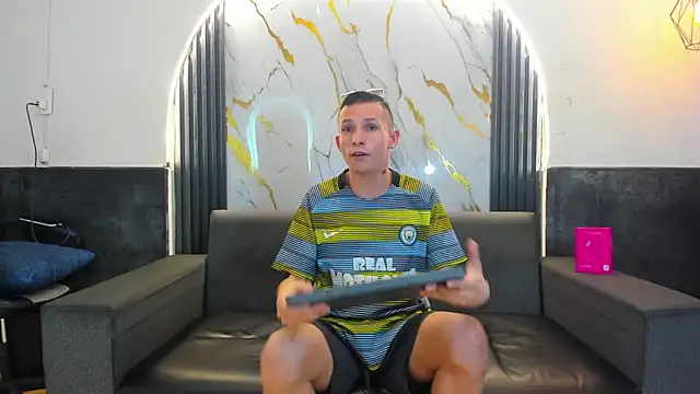 Isaak 26 online show from March 23, 4:44 pm